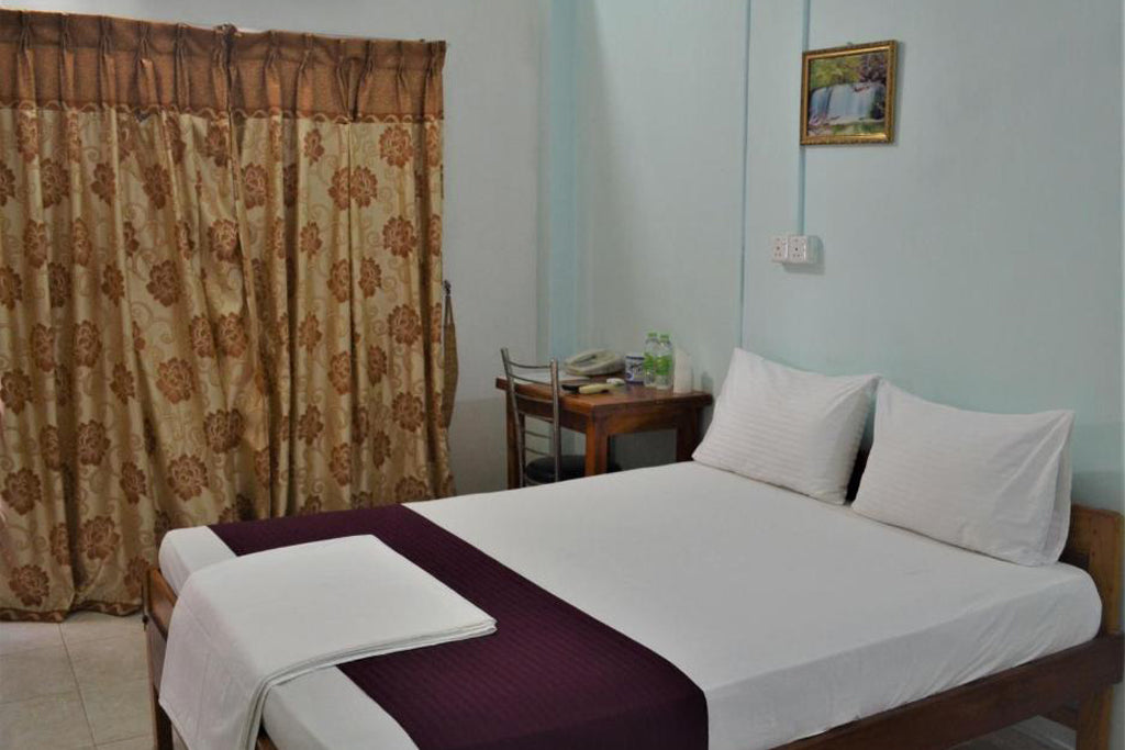 Gnanams Hotel, Jaffna