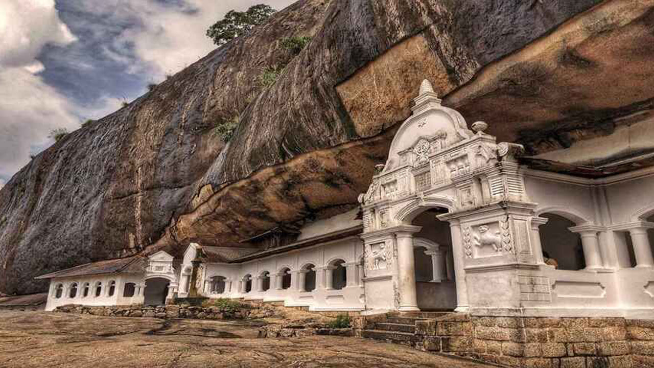 Sigiriya Rock, Dambulla and Wild Elephant Safari from Colombo