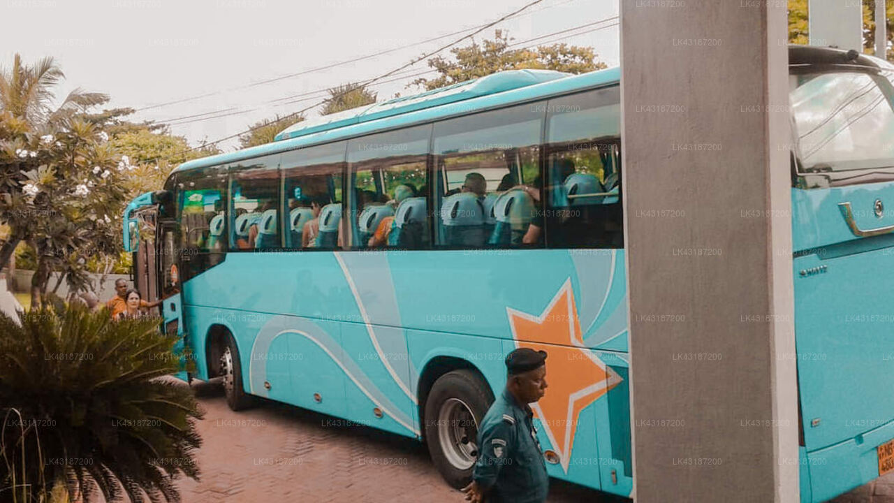 Transfer between Colombo Airport (CMB) and Walauwa, Gampola