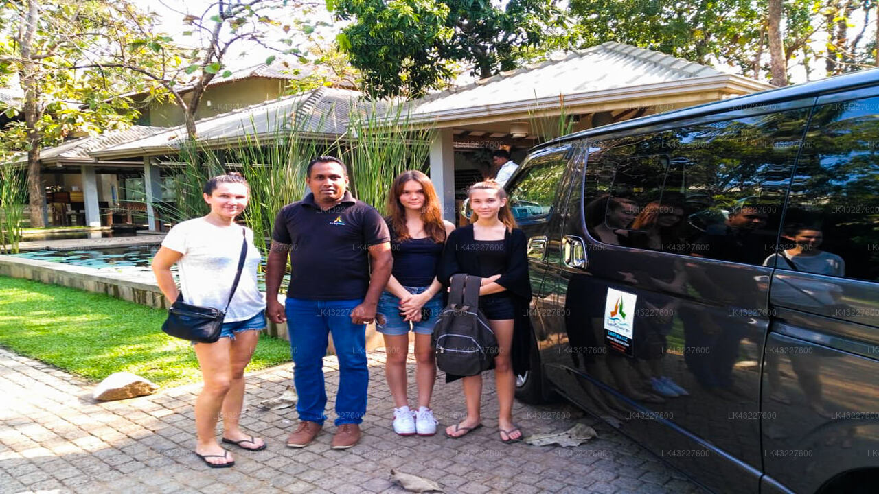 Transfer between Colombo Airport (CMB) and Hotel Villa Viana, Marawila