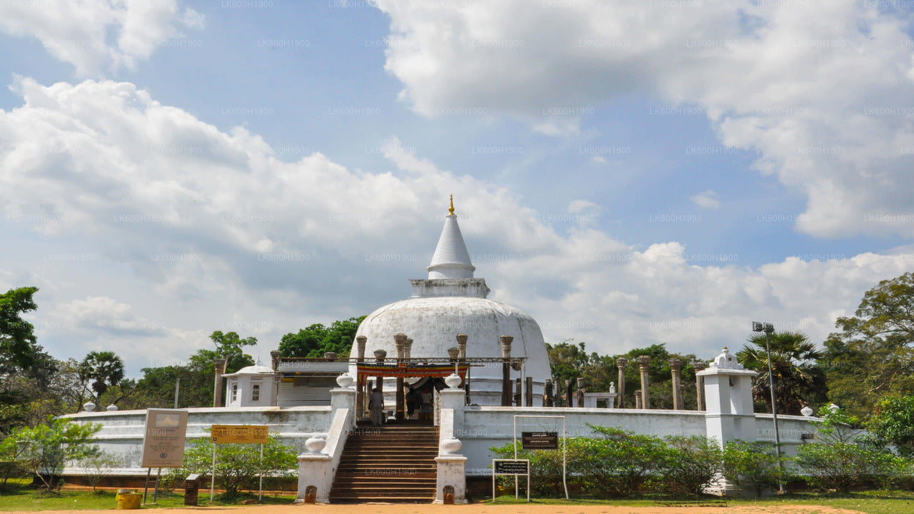 Święte miasto Anuradhapura z Kolombo