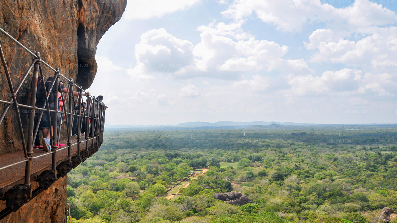 Sigiriya Rock and Village Tour from Habarana