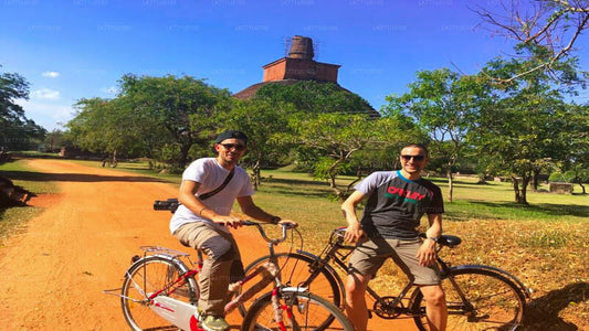 Rowerem przez starożytne ruiny z Polonnaruwa