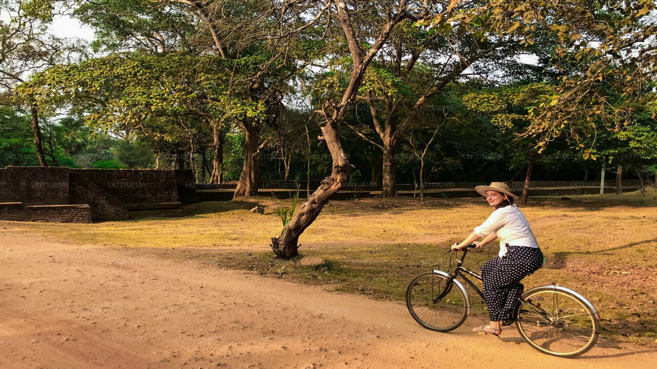 Rowerem przez starożytne ruiny z Polonnaruwa