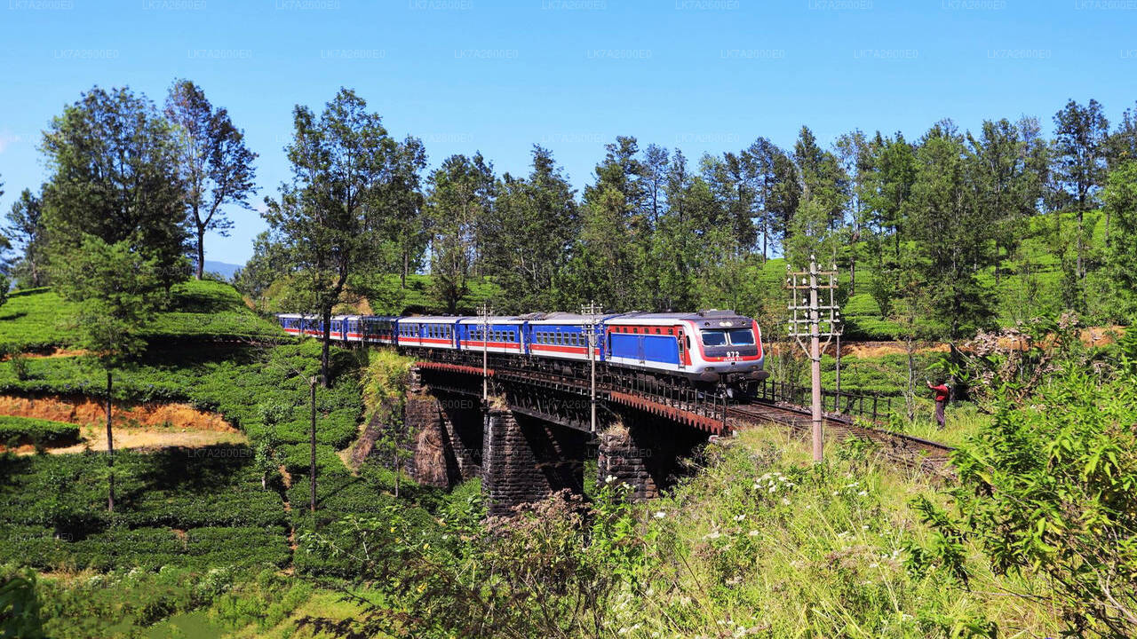 Przejazd pociągiem Peradeniya do Badulla (Pociąg nr: 1001 „Denuwara Menike”)
