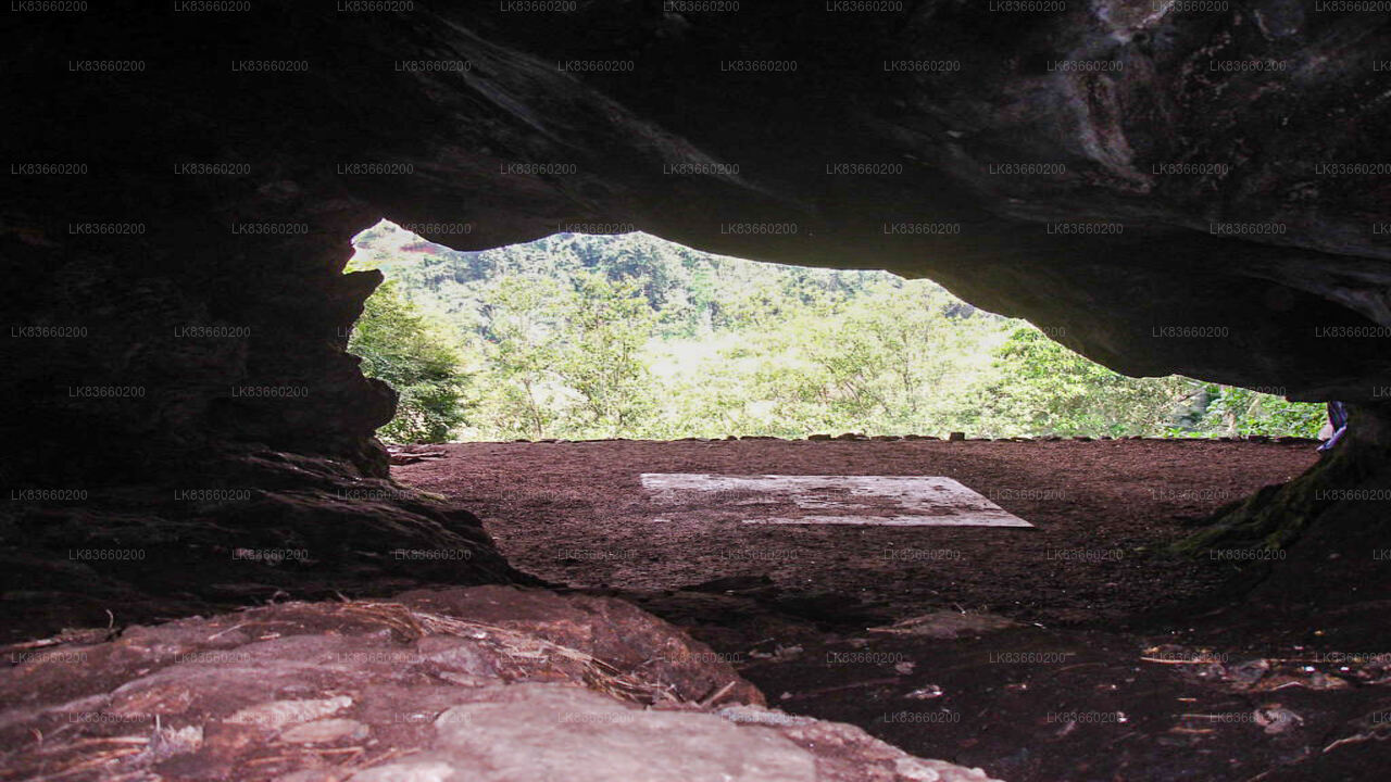Przeglądaj jaskinię Belilena z góry Lavinia